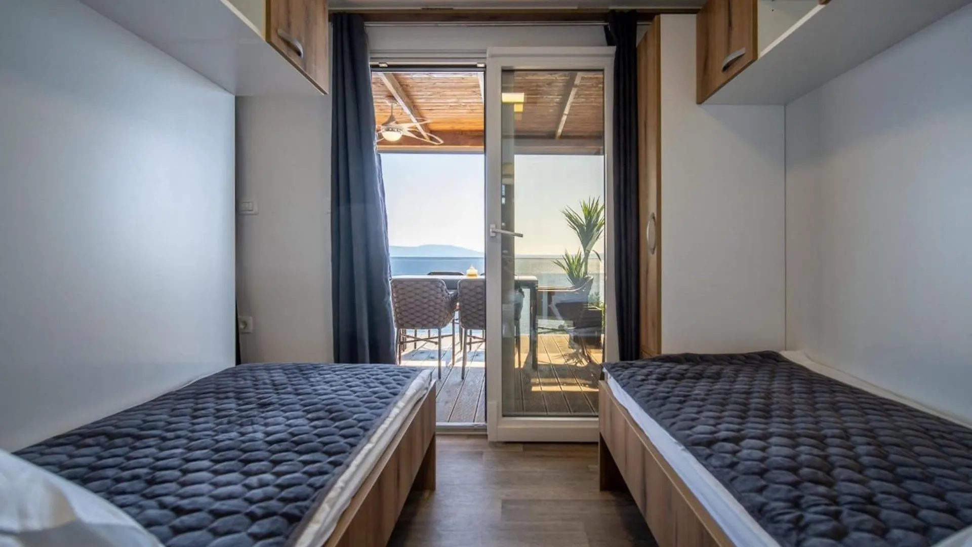 2 Bedroom Holiday Home With Terrace Klenovica