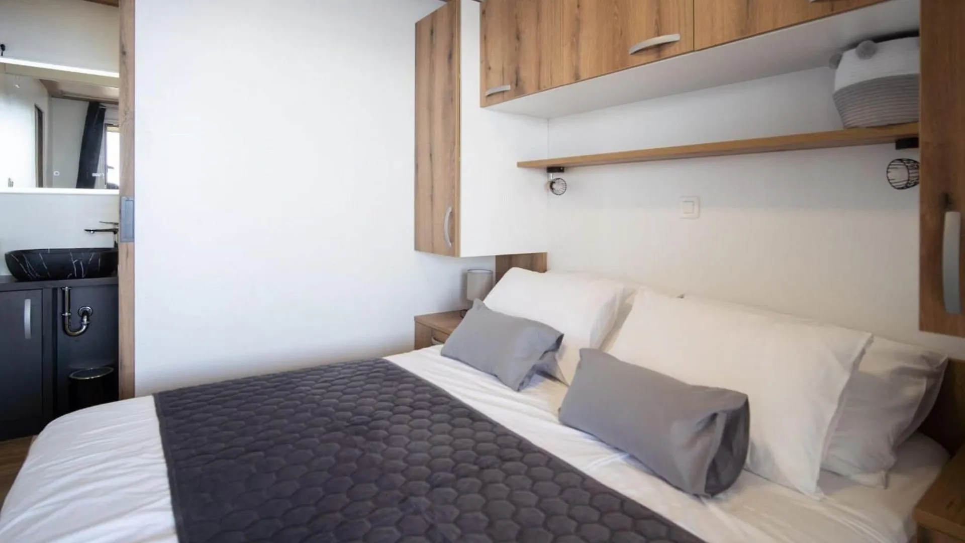 2 Bedroom Holiday Home With Terrace Klenovica